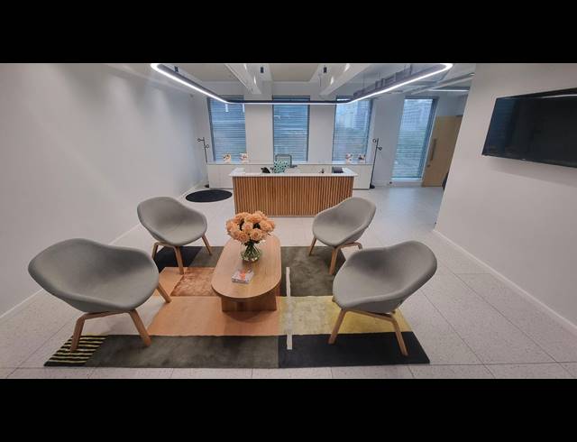 1,133.10M² OFFICE TO LET IN FORESHORE
